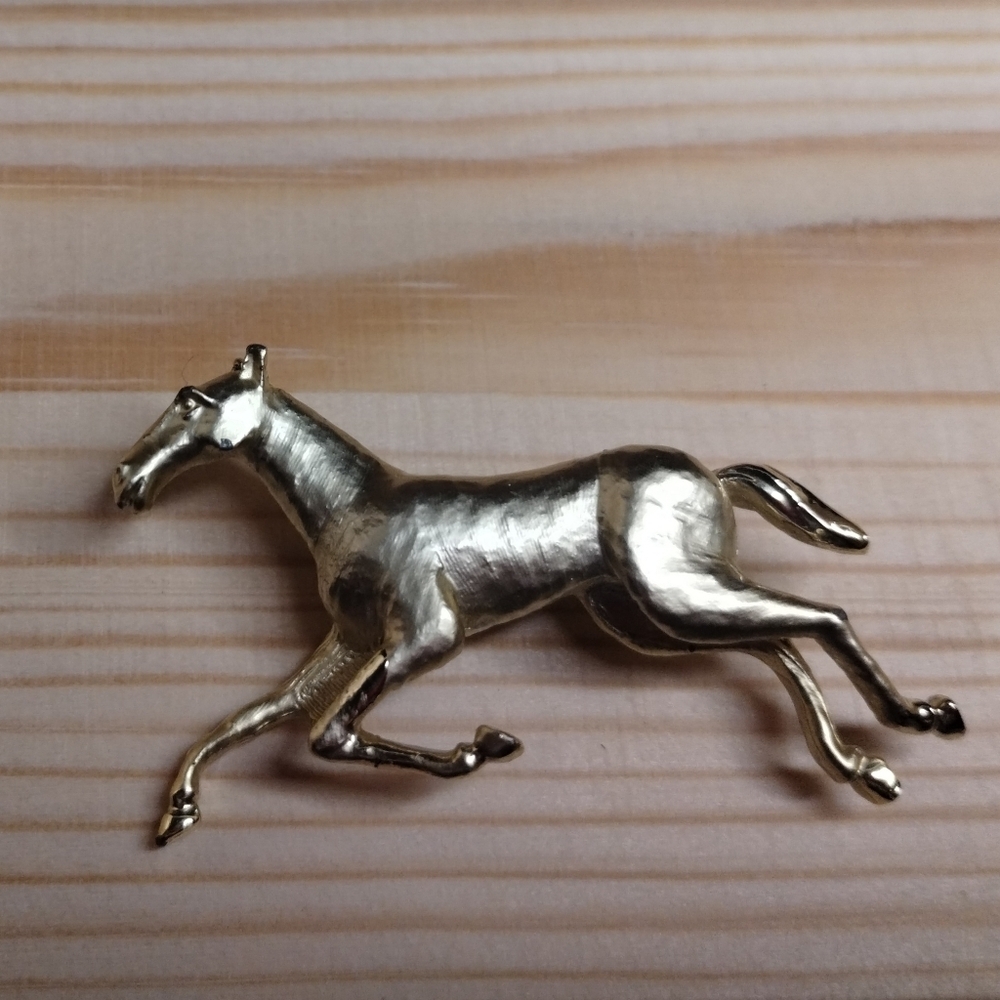 Elegant Womens Horse Brooch